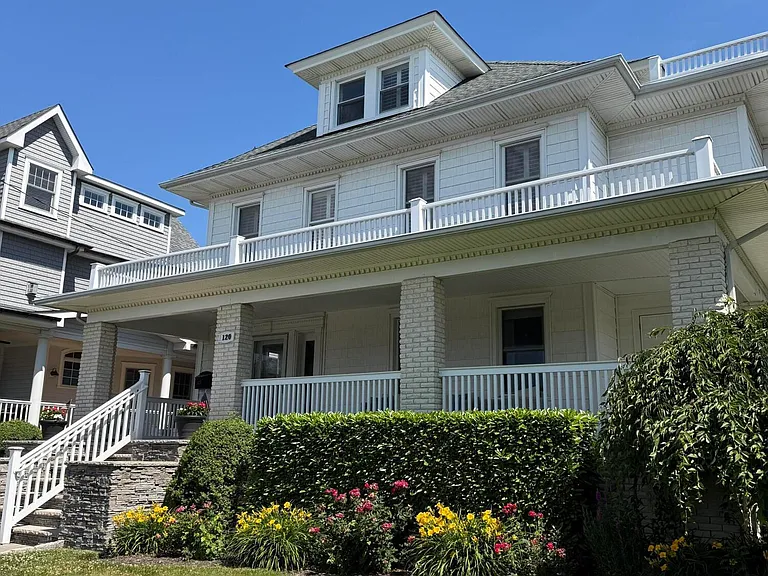 120 Garfield Ave — Photo 2