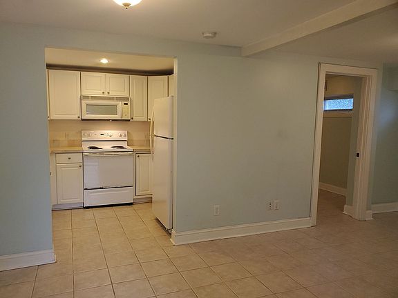 3rd image of 2404 Lincoln St Unit A