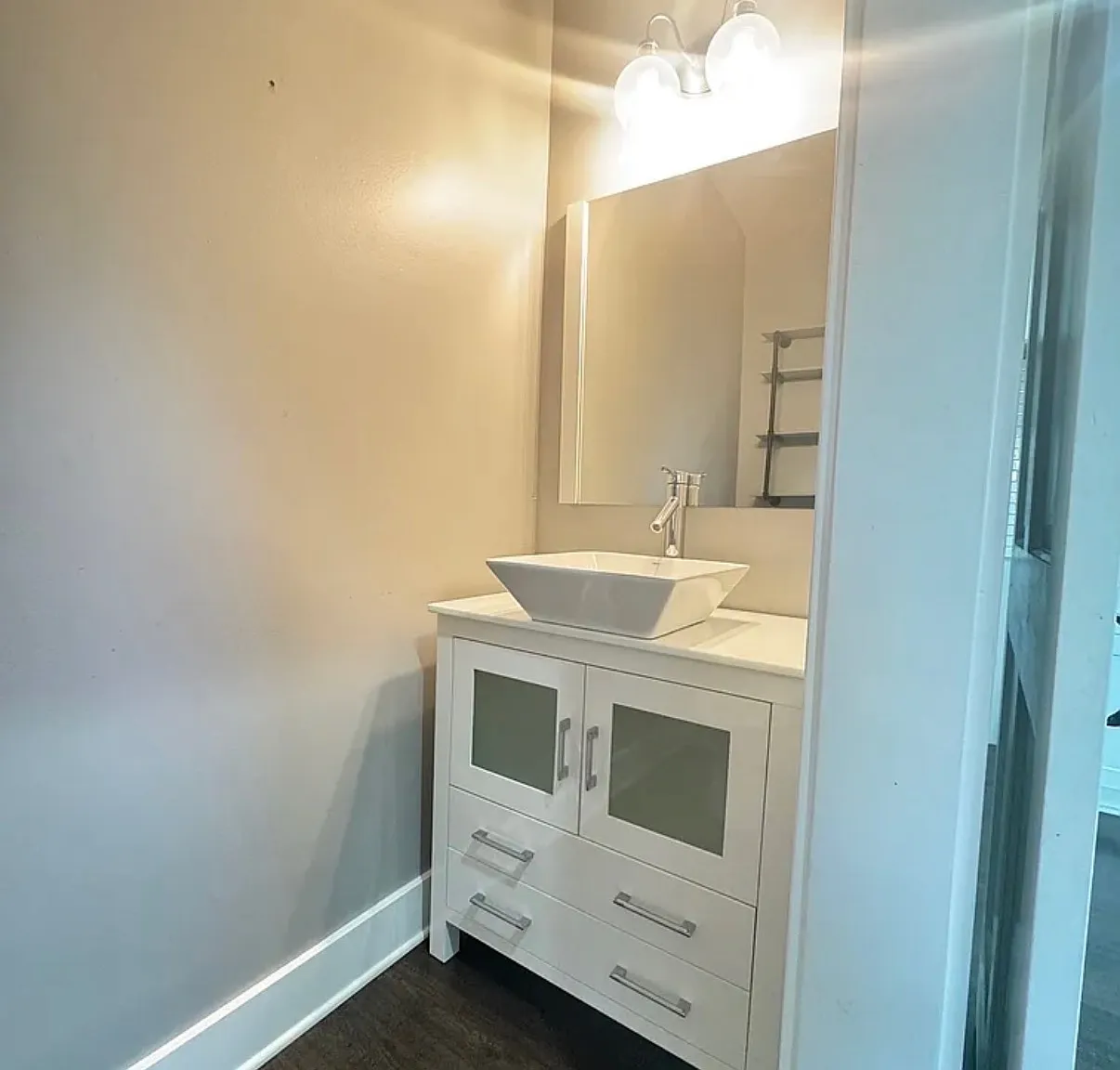 2 bed, 968 sqft, $1,900 — Photo 2
