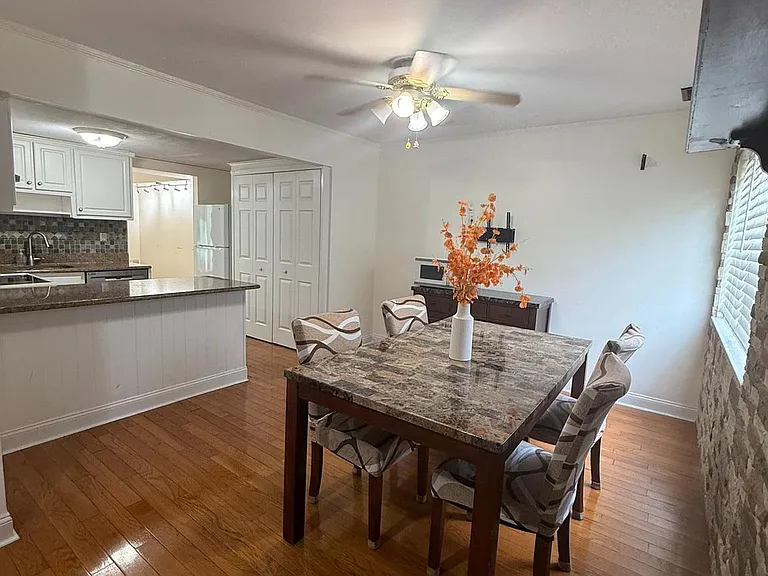 1080 Pendleton Ct — Photo 5