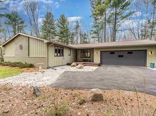 2351 Old Pine Trl, Midland, MI 48642