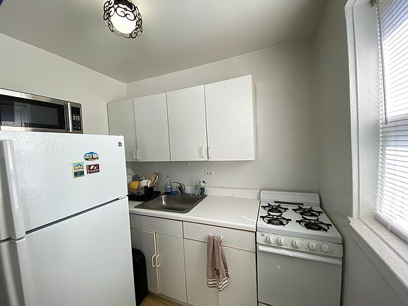 5th image of 755-59 W Cornelia Ave #201