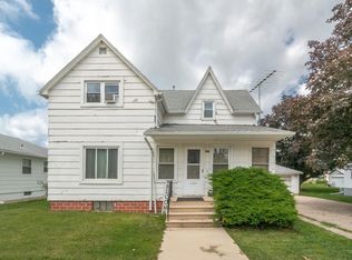 414 E 1st St, Sumner, IA 50674