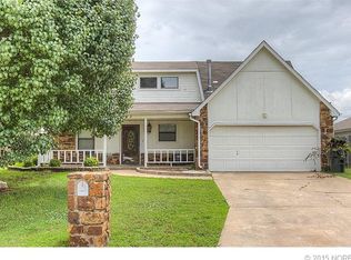 2002 S Muskogee Pl, Claremore, OK 74019