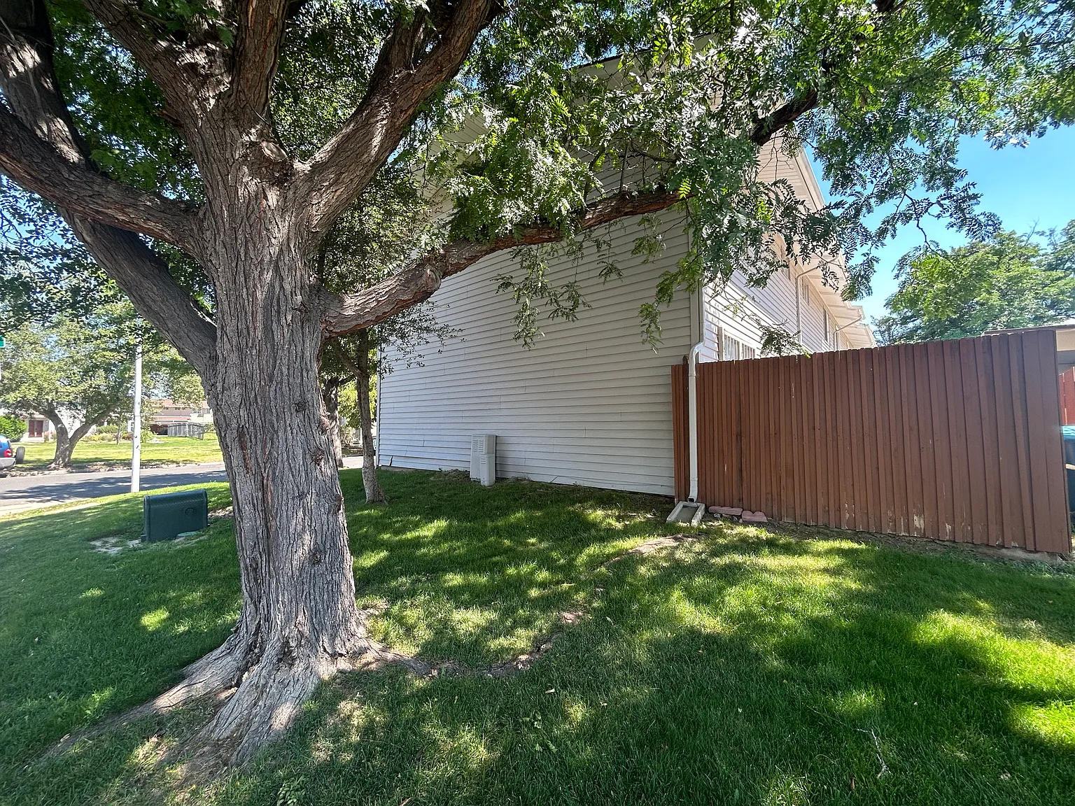 3 bed, 1700 sqft, $1,975 — Photo 2