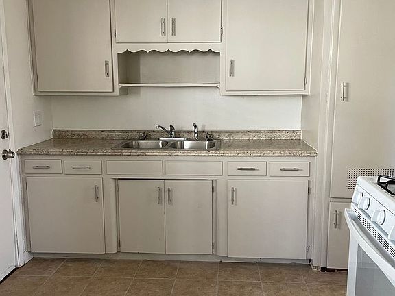 2nd image of 3225 39th St