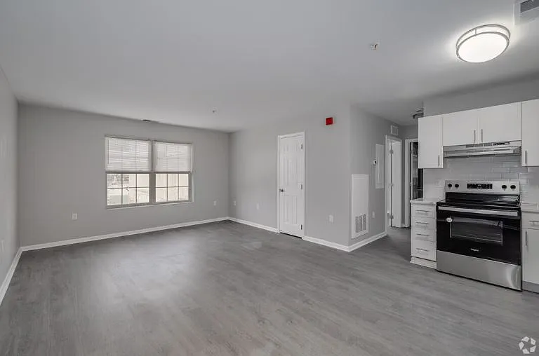 226 W 4th St #A3 — Photo 11