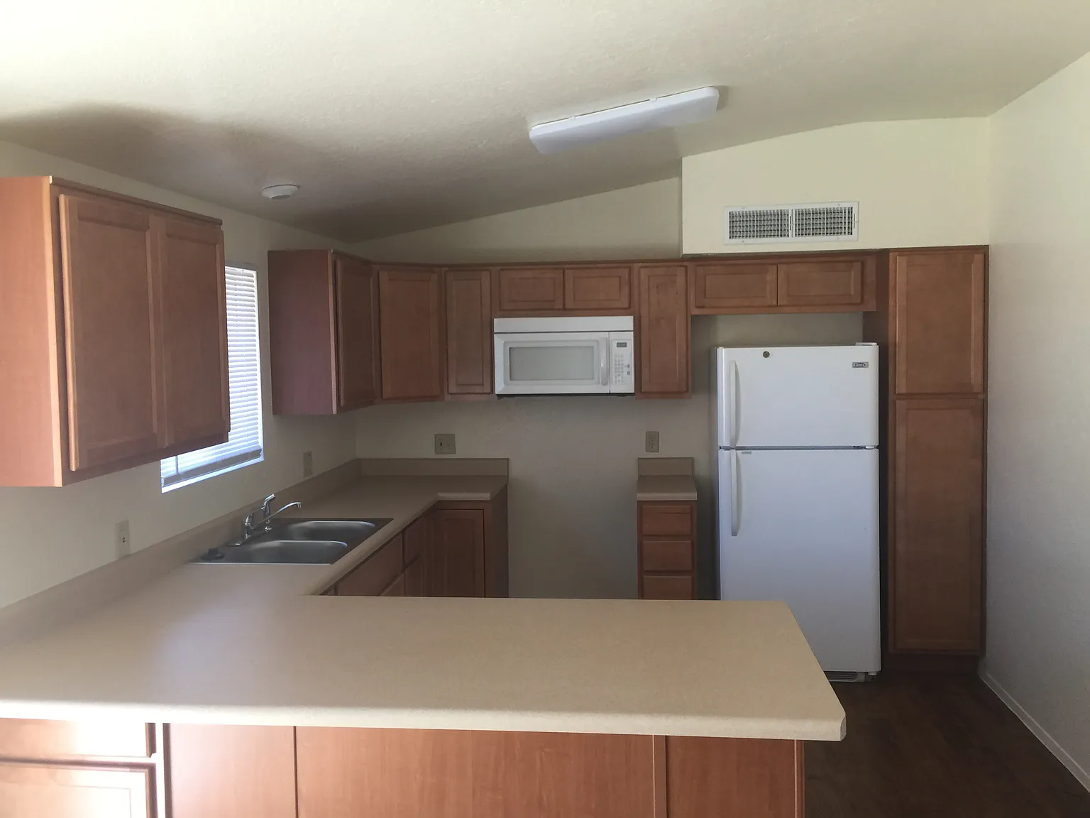 3 bed, 1331 sqft, $1,700 — Photo 4