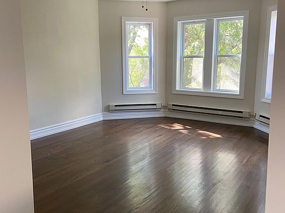 5th image of 3823 1/2 N Greenview Ave #3F
