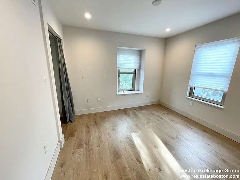 118 Buttonwood St #3 — Photo 5