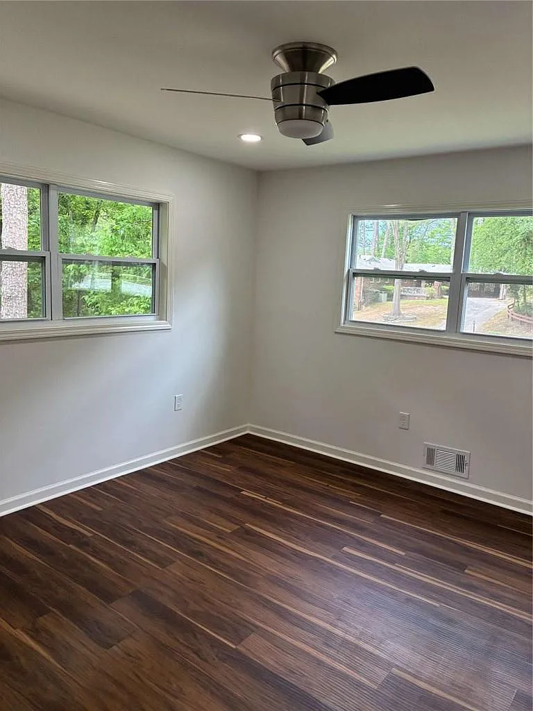 3 bed, 3.0 bath, 1394 sqft, $2,050 — Photo 4
