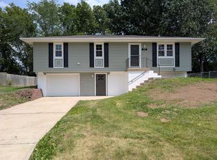 2205 S Owing St, Oak Grove, MO 64075
