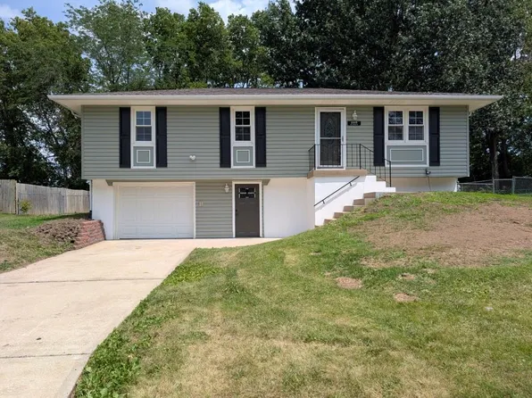 2205 S Owing St, Oak Grove, MO 64075