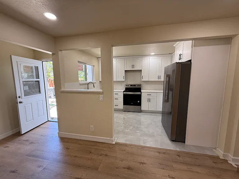 553 Waite Ave — Photo 15