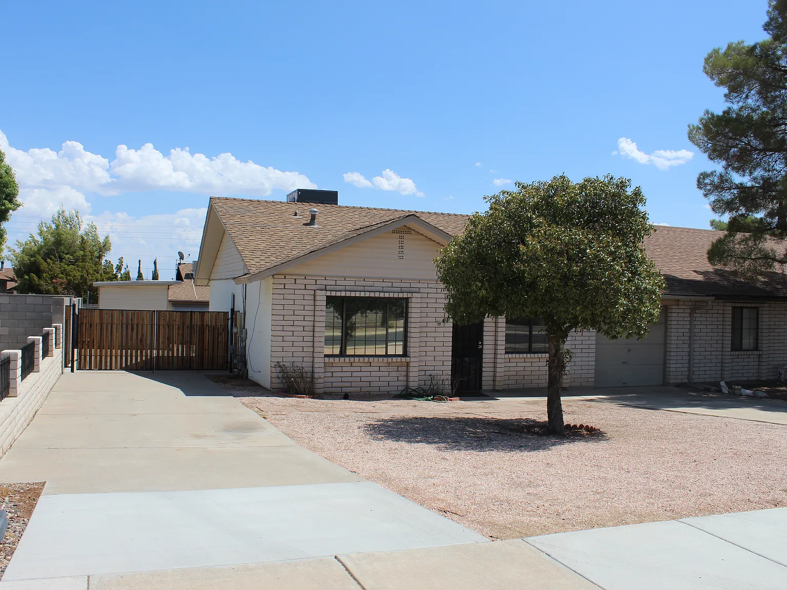 2 bed, 836 sqft, $1,200 — Photo 2