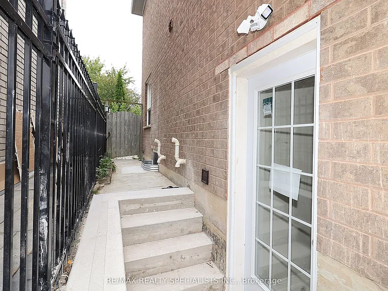 5815 Rainspring Dr — Photo 26