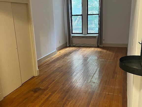 3rd image of 302 W 105th St APT 2B