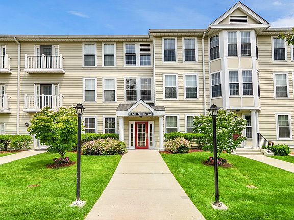 3rd image of 31 Greenridge Ave APT 2Q