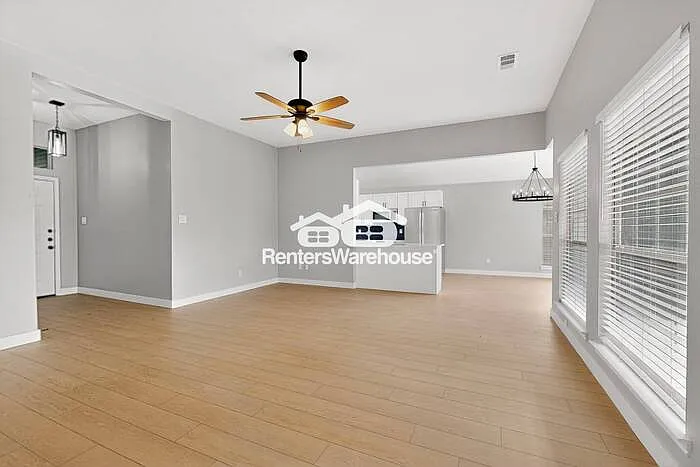 611 Orchard Ln — Photo 3