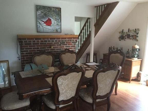 Dinning room with Gas fire place