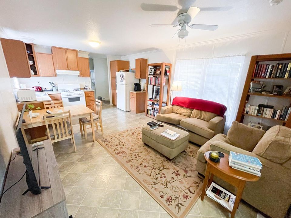 1st image of 215 El Bosque Dr #215