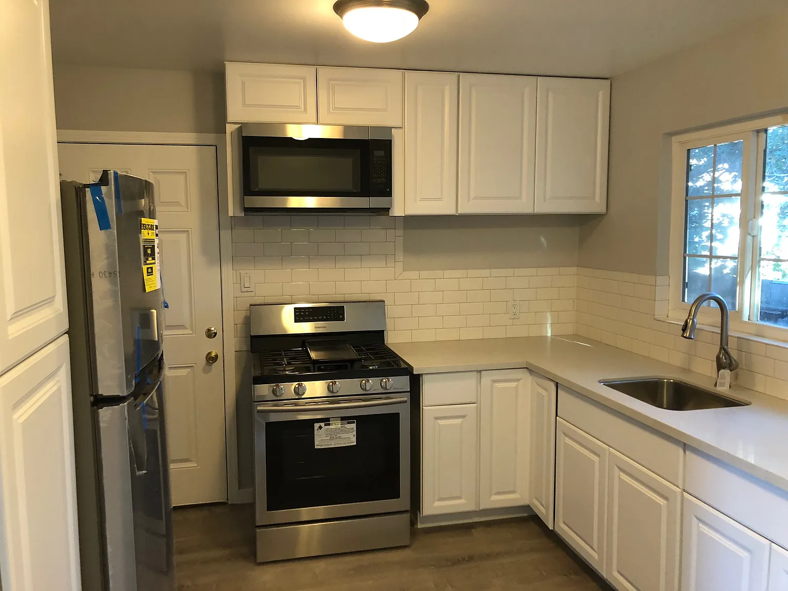 2 bed, 1000 sqft, $1,725 — Photo 4