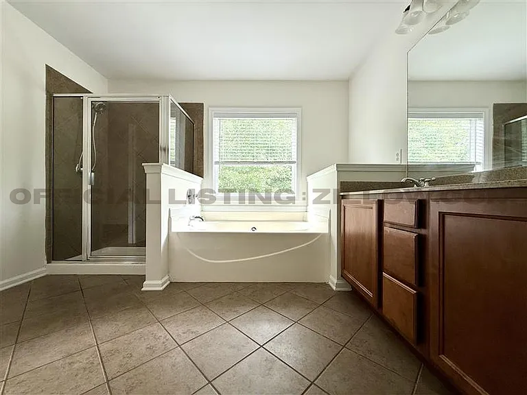 317 Grenier Ter — Photo 8