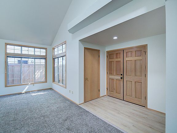 4th image of 3733 248th Ave SE