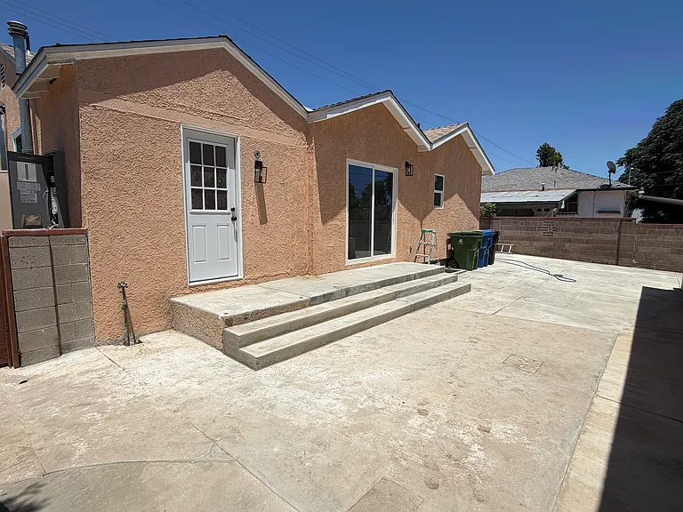 19906 Saticoy St — Photo 14