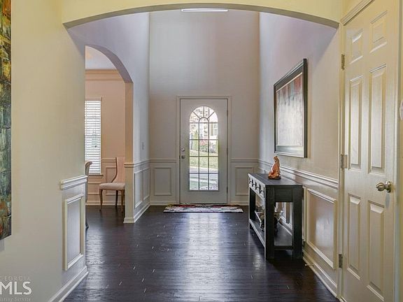 3rd image of 26 Twelve Oaks Dr