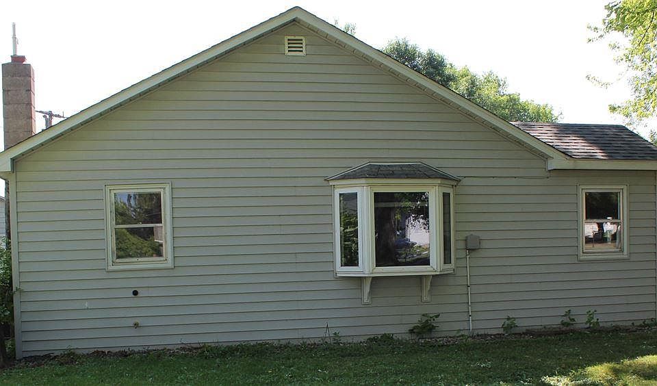 1st image of 300 Railroad Ave
