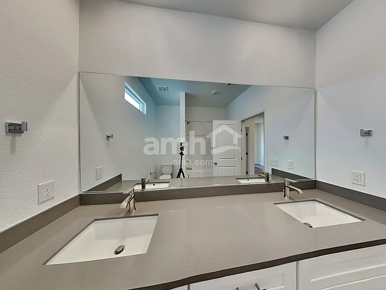 2448 S Deborah Ave — Photo 15