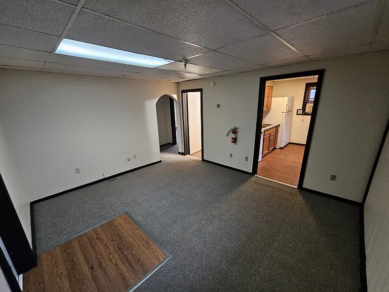 584 1st St #B — Photo 3