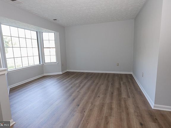 4th image of 21389 Edgar Way