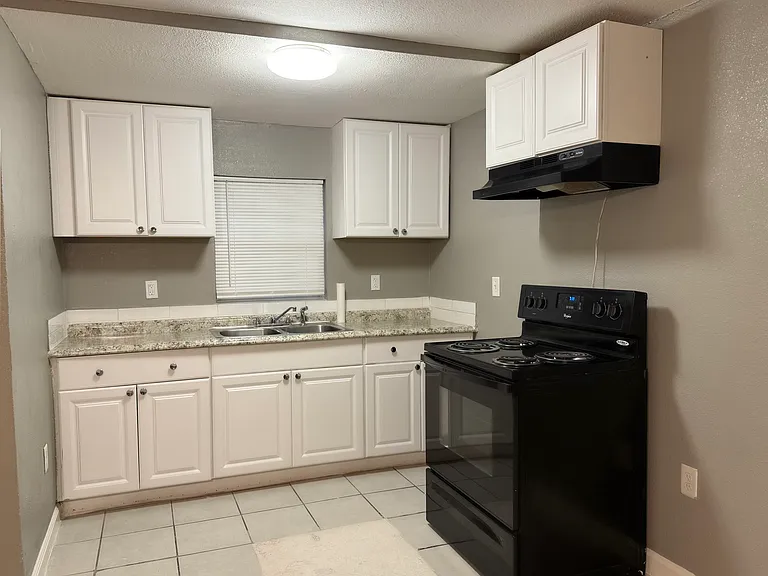 1039 Edison Dr #2 — Photo 3