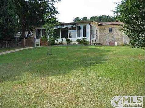 5th image of 320 Yorkshire Dr