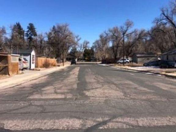 Exterior Neighborhood (street photo)