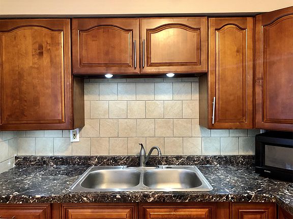 4th image of 993 E Washington St #B
