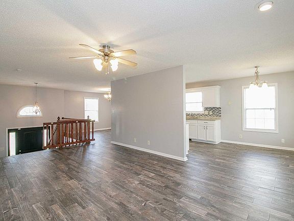 5th image of 1425 Addison Dr