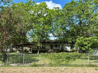 458 Loop 105, Cuero, TX 77954