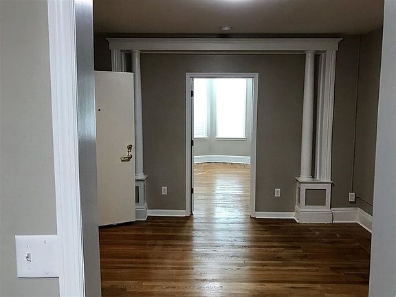 4th image of 343 Summit Ave #2