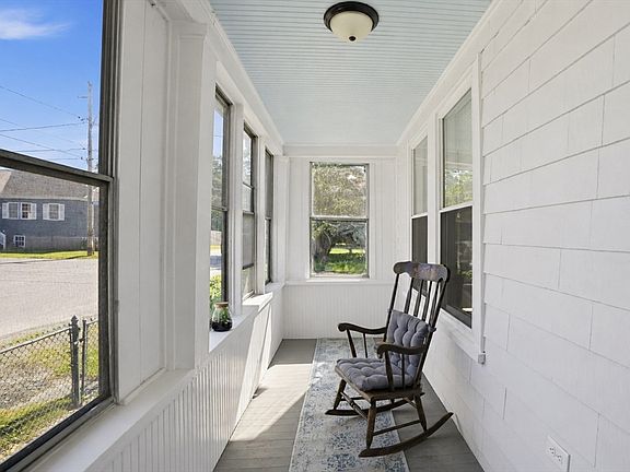 5th image of 72 Pembroke Ave