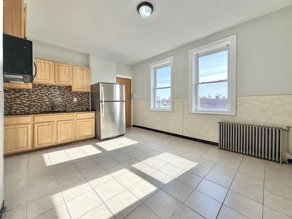 581 59th St APT 5, West New York, NJ 07093