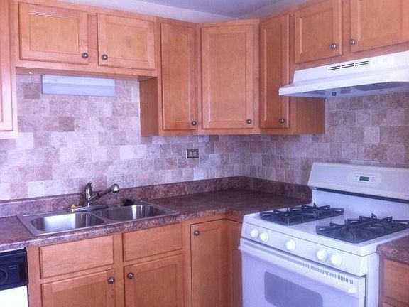 2nd image of 1315 Yarmouth Ct