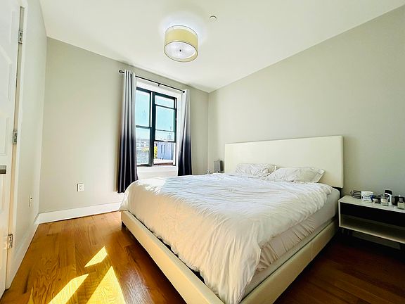 5th image of 66 Somers St #3