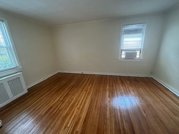 4th image of 1 S Carpenter Ter APT 1L