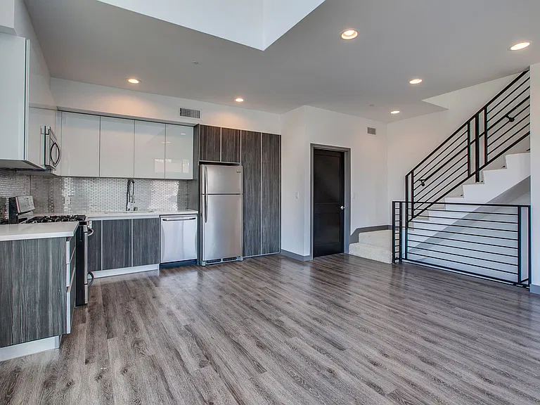 4252 Lockwood Ave #6 — Photo 7