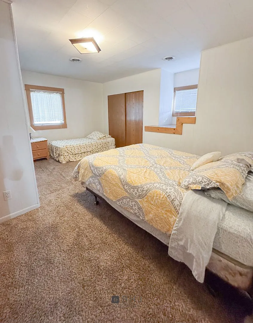 Short Term 6 Month Only - Dog Friendly 3 Bed/ 2 Bath In Big Horn — Photo 2
