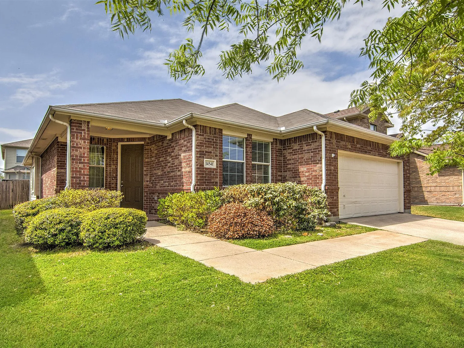 3 bed, 1758 sqft, $2,095 — Photo 2