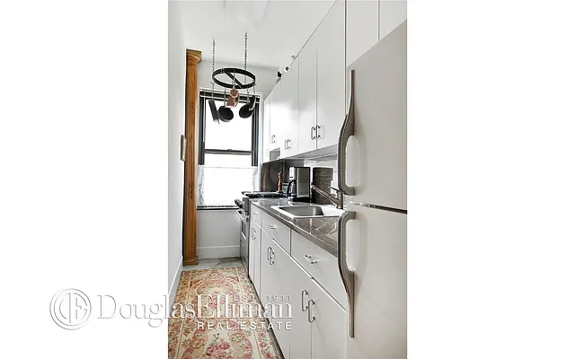 Sold by Douglas Elliman | media 15